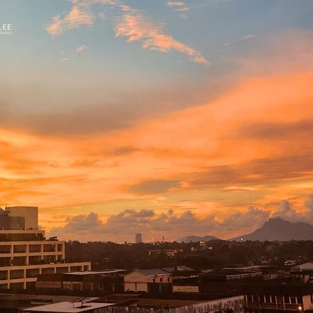 Hock Lee Hotel & Residences Kuching Exterior foto