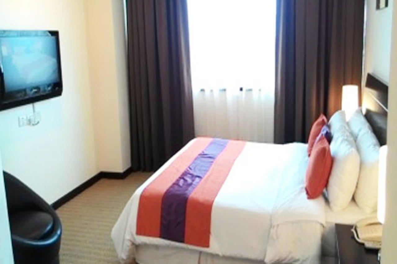 Hock Lee Hotel & Residences Kuching Exterior foto